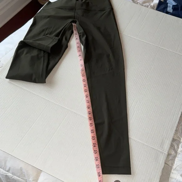 *LIKE NEW* Lululemon 28” Dark Olive Size 8 High-Rise Leggings - Picture 4 of 12